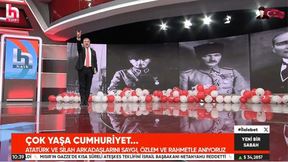 İsmail Küçükkaya canlı yayında 'bozkurt' işareti yaptı - Resim : 1