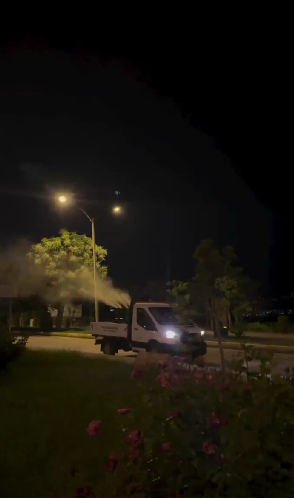 CHP’li belediye başkanı gece yarısı sinek ilaçlamaya çıktı - Resim : 3