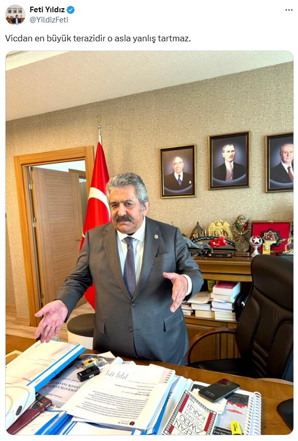MHP'li Feti Yıldız'ın masasında Öcalan kitabı! - Resim : 1