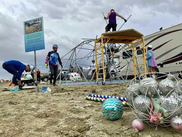 Çılgın parti Burning Man felakete dönüştü: Binlerce kişi mahsur kaldı, 1 kişi öldü - Resim : 1