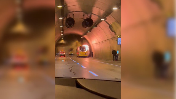 Dolmabahçe Tüneli'nde faciadan dönüldü... İETT otobüsü alev aldı! - Resim : 1