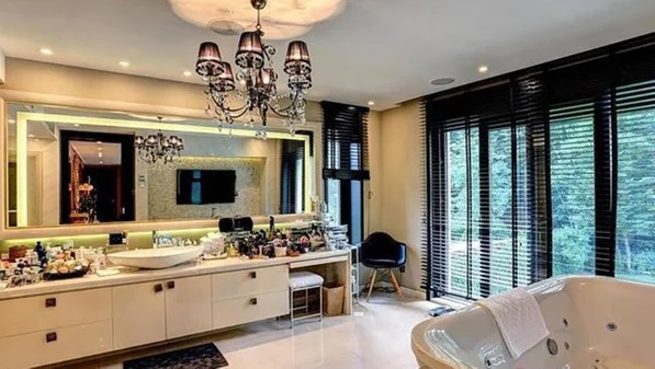 3 yıldır alıcı arıyordu, Ajda Pekkan ultra lüks villasını sonunda sattı! Dudak uçuklatan rakam... - Resim : 1