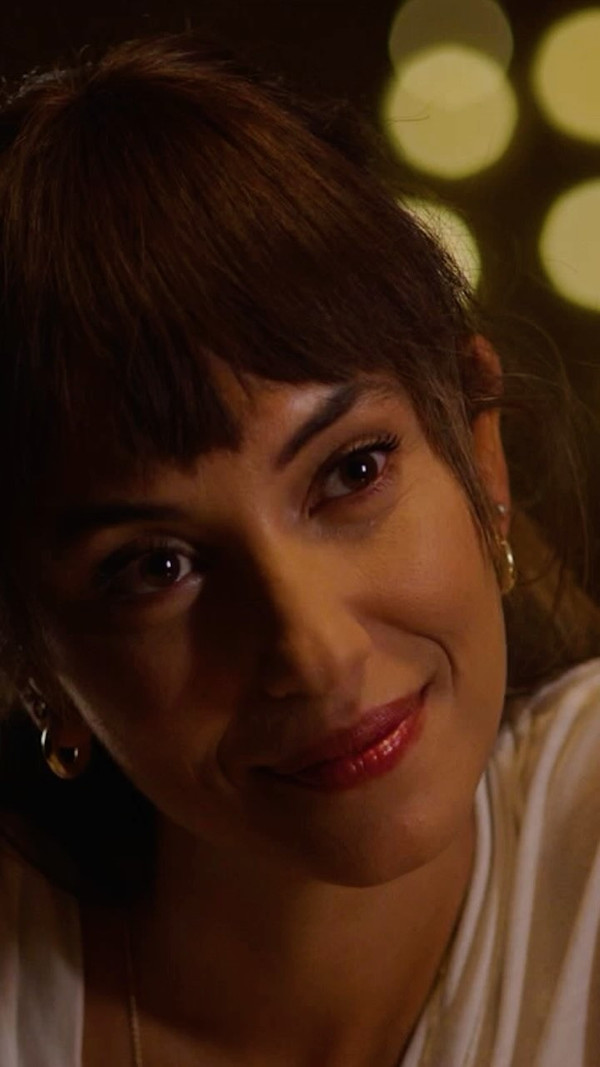 Peki, Duygu Sarışın kimdir, kaç yaşında, nereli? Duygu Sarışın'ın sevgilisi var mı, sevgilisi kim, evli mi, kiminle evli? Duygu Sarışın'ın çocuğu var mı, kaç çocuğu var? İşte Duygu Sarışın hayatı ve biyografisi...