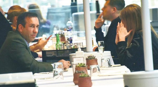 Malatyaspor'un istifa eden başkanı çapkınlıkta yakalandı! - Resim : 1