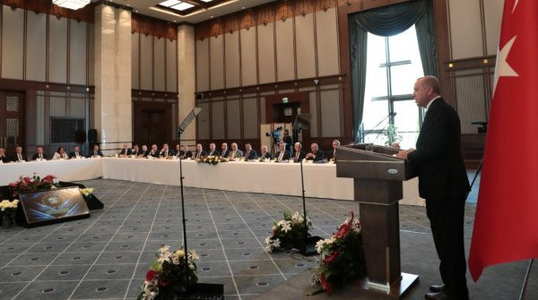 İmamoğlu'nun sandalyesi kırıldı, Erdoğan 'Bak bu yaptığın israftır' dedi - Resim : 3