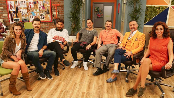 Jet Sosyete'nin erkek oyuncuları, dizinin kadınlarını anlattı! - Resim : 3