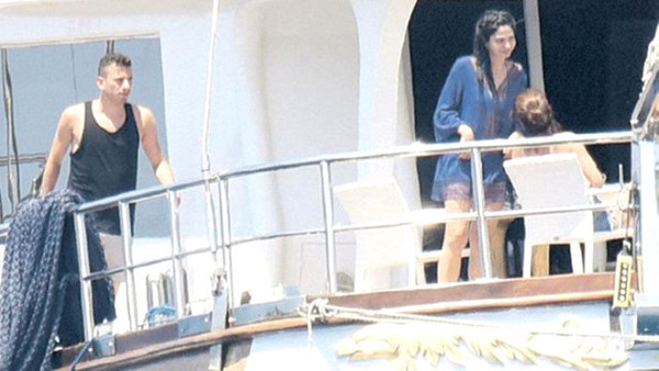 Çileden çıktı! Ünlü futbolcu peşini bırakmıyor! - Resim : 1