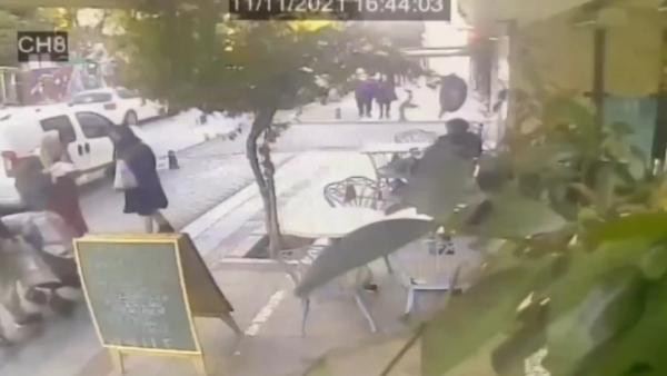 Gazeteci Mine Kırıkkanat'a tokatlı saldırı - Resim : 2