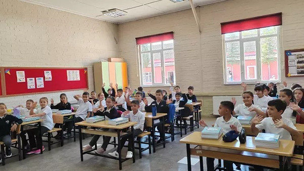 2. dönemin ilk günü 3 Şubat okullar yarım gün mü olacak? 3 Şubat Pazartesi okullar yarım gün mü?