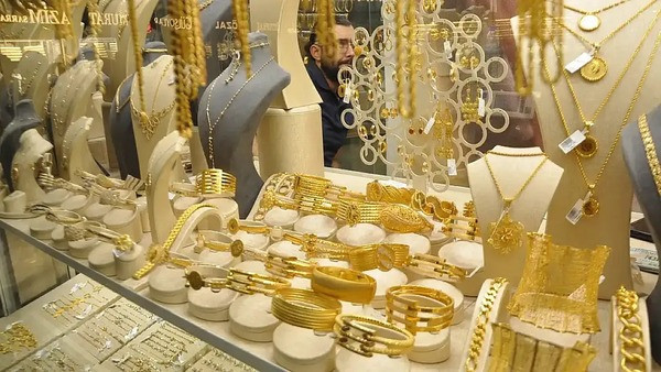 Rüyada Altın Görmek Ne Anlama Gelir? Rüyada Çeyrek Altın Görmek, Bulmak, Almak ve Takmak Nedir?