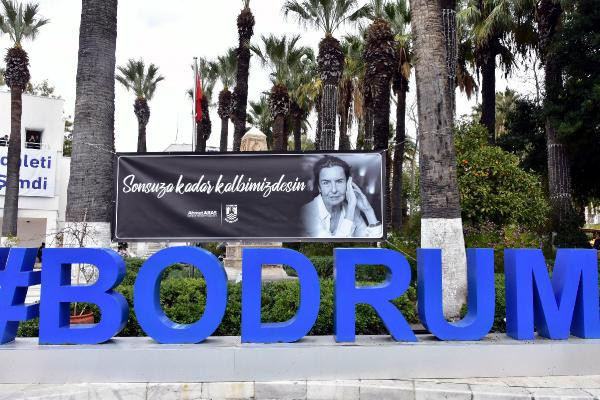 Fatma Girik Bodrum’da eşi Memduh Ün'ün yanında toprağa verildi - Resim : 3