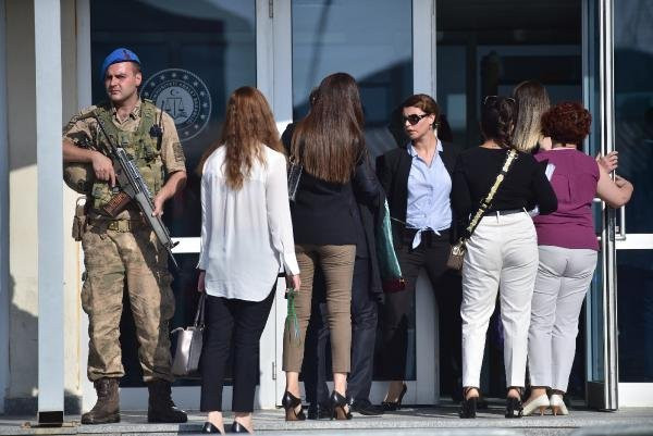 Adnan Oktar davası başladı! Oktar'a Kediciklerden destek - Resim : 1