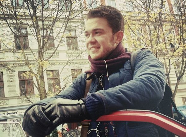 Ünlü fotoğrafçının tacizlerini anlattı: 'Önce göğüslerinin resmini yolla...' - Resim : 5