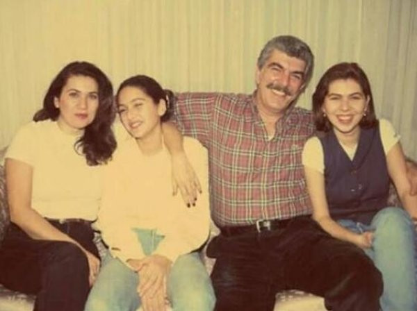 Bergüzar Korel'in ablası temizliğe gidiyor - Resim : 1