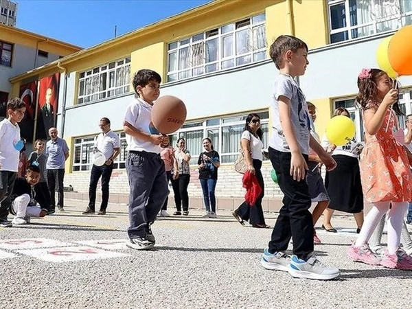 15 tatil ne zaman, hangi gün başlıyor? Okullar ne zaman kapanacak? Sömestr tatil ne zaman 2025?