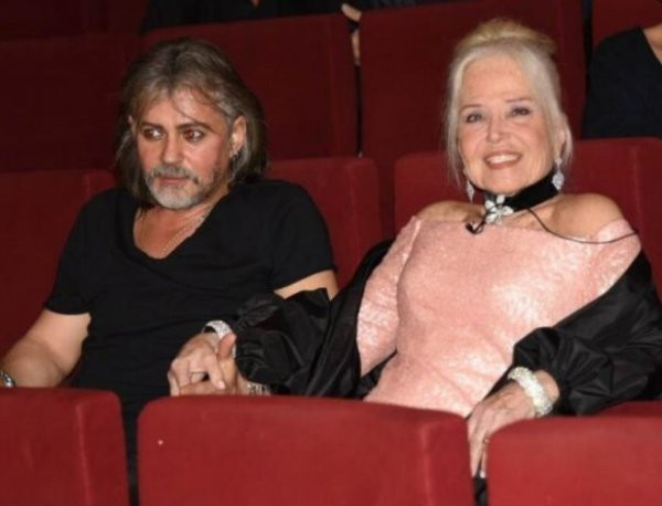 Gönül Yazar 8. kez "evet" mi dedi? - Resim : 3