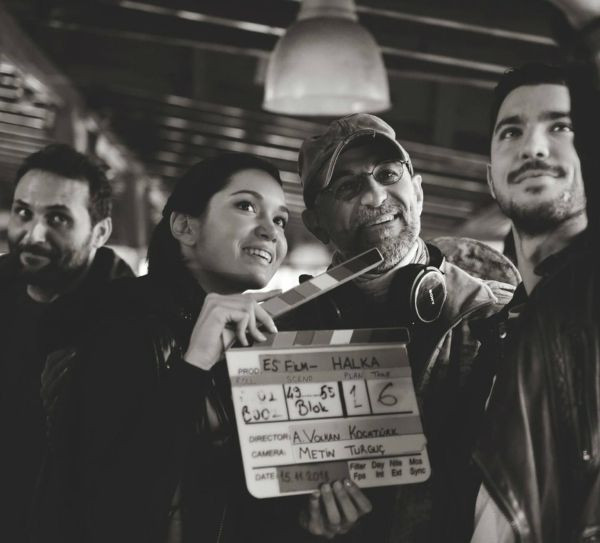 Halka dizisinin kadrosuna hangi iki ünlü oyuncu katıldı? - Resim : 1