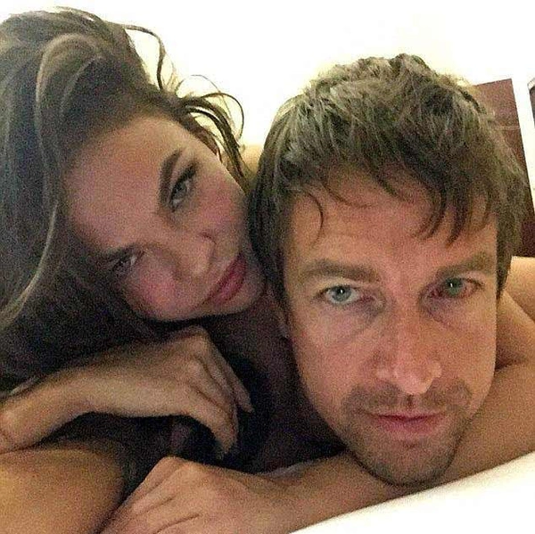 'Seks gurusu'nun baştan çıkarma dersi olay çıkardı - Resim : 2