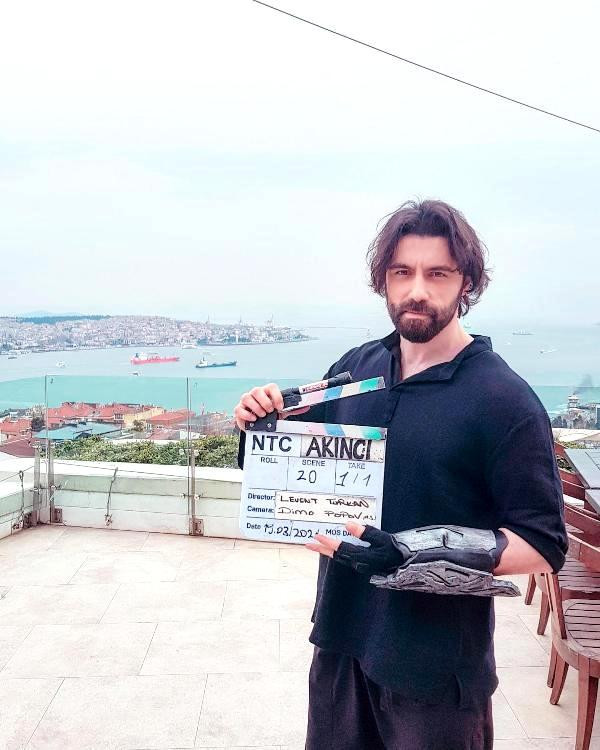 Dövüş sahnesi hastanede bitti! Akıncı dizisinin oyuncusunun alnı kırıldı - Resim : 1