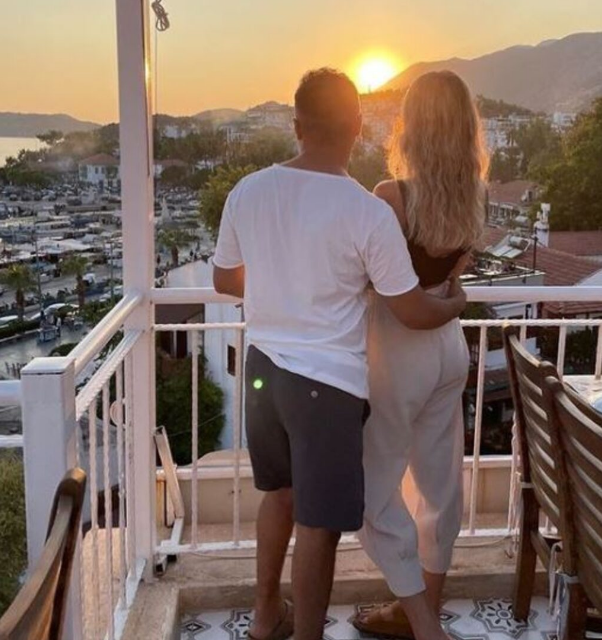 Evleneli bir yıl olmuştu! Onur Buldu'nun öğretmen eşine notu olay oldu! - Resim : 2