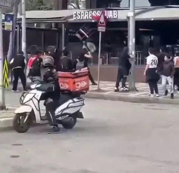 CHP'nin boykot çağrısı yaptığı EspressoLab'e saldırı - Resim : 2