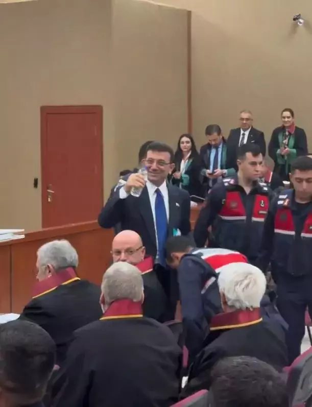 Mahkeme salonunda g&ouml;r&uuml;nt&uuml;lendi: İşte Ekrem İmamoğlu'nun son hali - Resim : 1