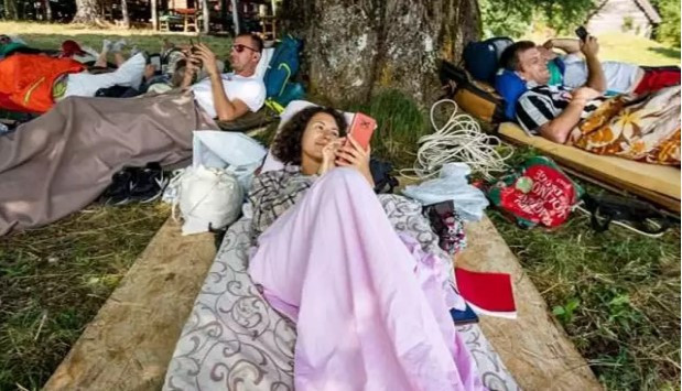 En tembel vatandaş olmak için yarışıyorlar! Yatarak 1000 Euro kazanacaklar - Resim : 1