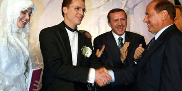 Eski İtalya Başbakanı Silvio Berlusconi hayatını kaybetti - Resim : 1