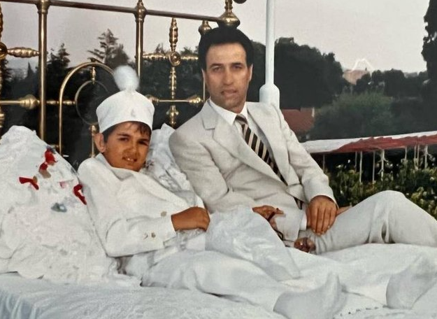 Ali Sunal'dan duygulandıran Kemal Sunal paylaşımı: Ömrümün yarısı sensiz geçti - Resim : 3