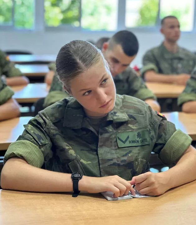 Müstakbel İspanya Kraliçesi askere gitti! İşte kışladaki ilk görüntüleri... - Resim : 2