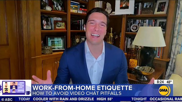 Evden yayın yapan sunucu pantolonsuz çıktı! - Resim : 1