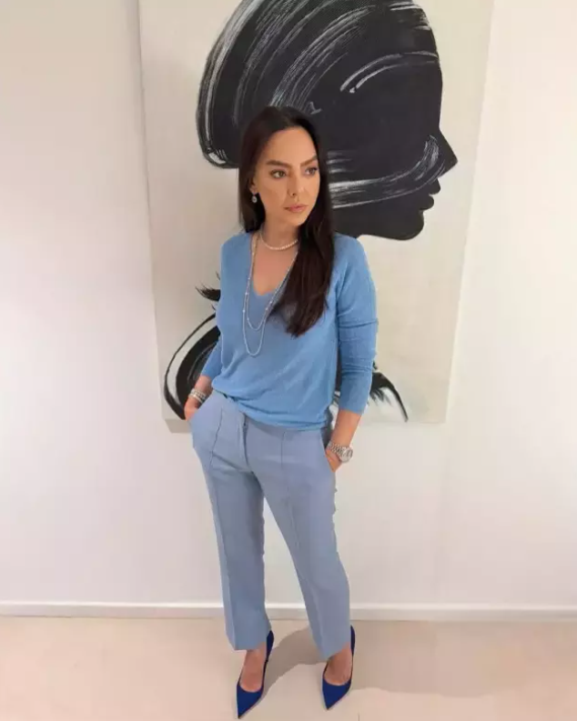 Ebru Gündeş'ten 'milyonluk' paylaşım: Herkesin gözü takılarına kaydı - Resim : 1