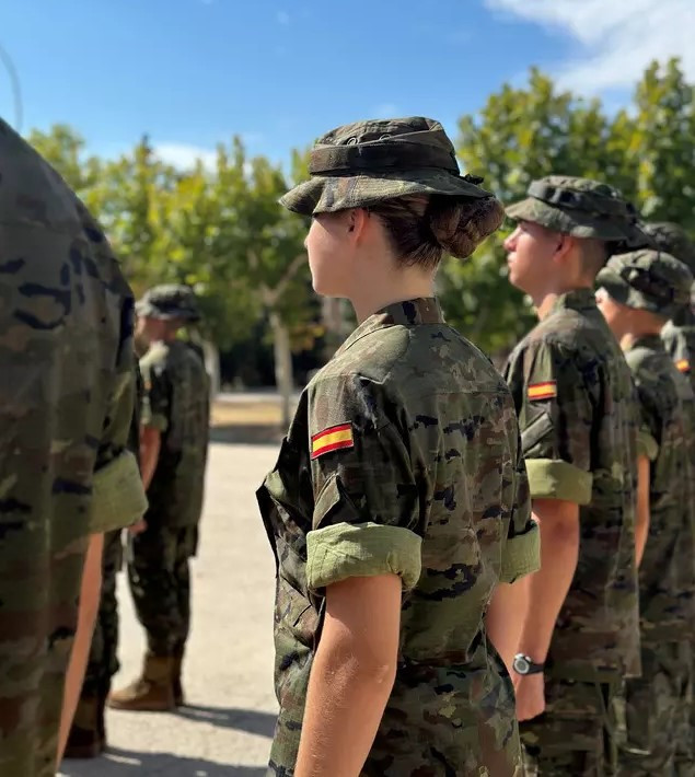 Müstakbel İspanya Kraliçesi askere gitti! İşte kışladaki ilk görüntüleri... - Resim : 3