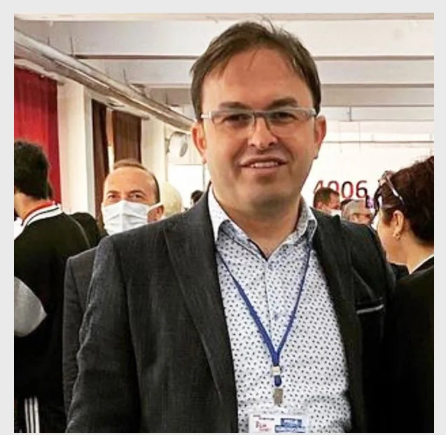 Meral Akşener'e çiçek veren öğretmenin maaşı kesildi, sürgüne gönderildi - Resim : 1