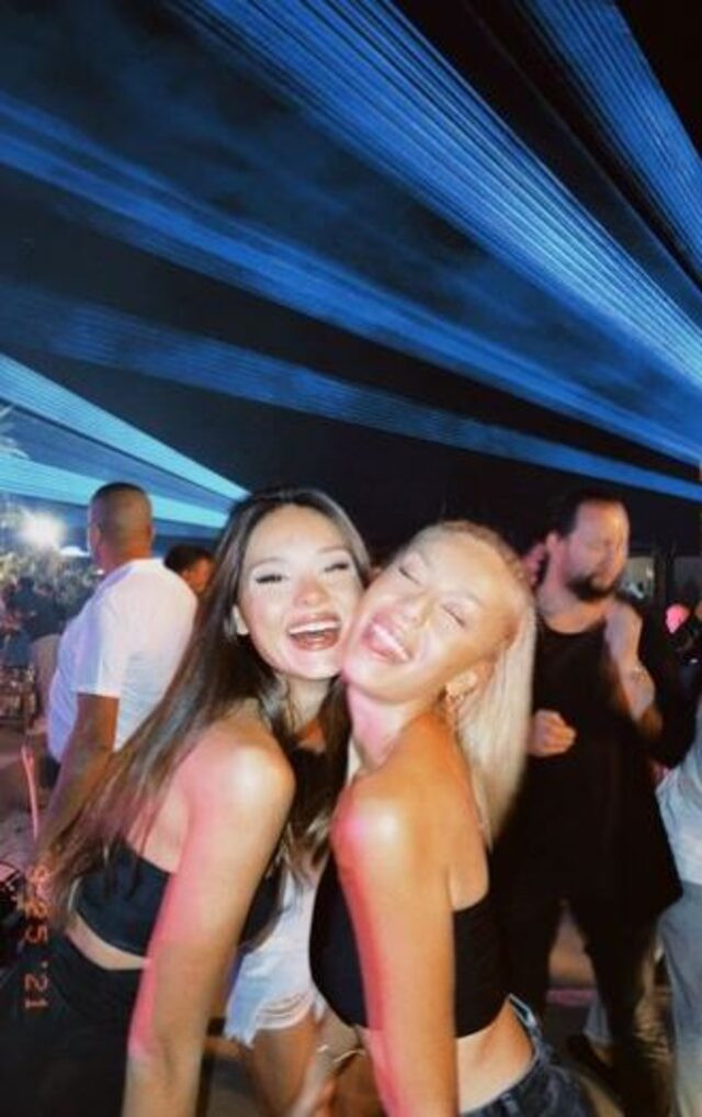 Lale Onuk ve Ayça Çağla Altunkaya'nın pozları olay oldu! - Resim : 2