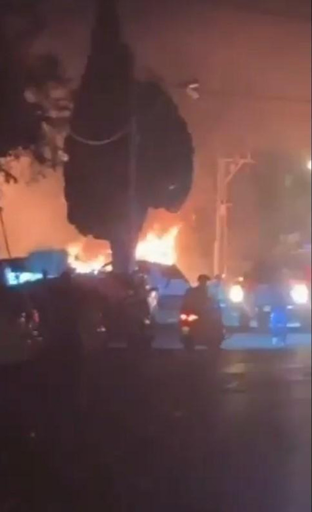 İran'ın füzelerle vurduğu kent alevlere teslim oldu! İşte ilk görüntüler... - Resim : 1