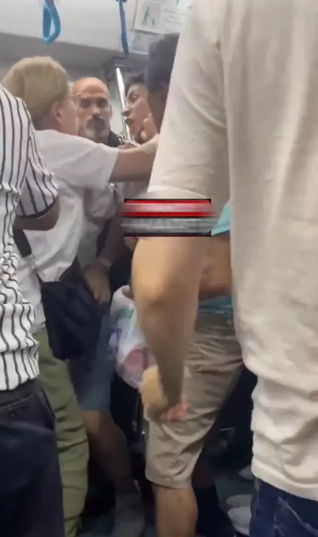 Ortalık bir anda karıştı: Marmaray'da kavgaya tutuştular! Nedeni ise... - Resim : 2