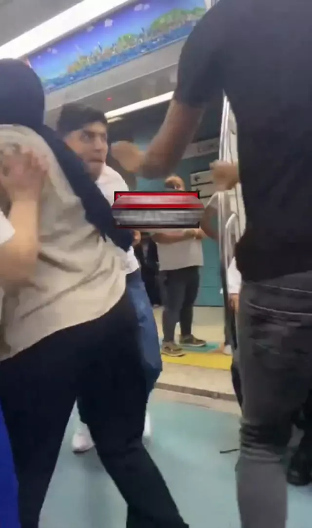 Ortalık bir anda karıştı: Marmaray'da kavgaya tutuştular! Nedeni ise... - Resim : 1