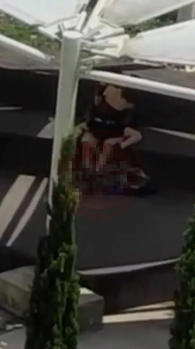 Ataşehir'de tepki çeken görüntüler! Parkta güpegündüz seviştiler - Resim : 1