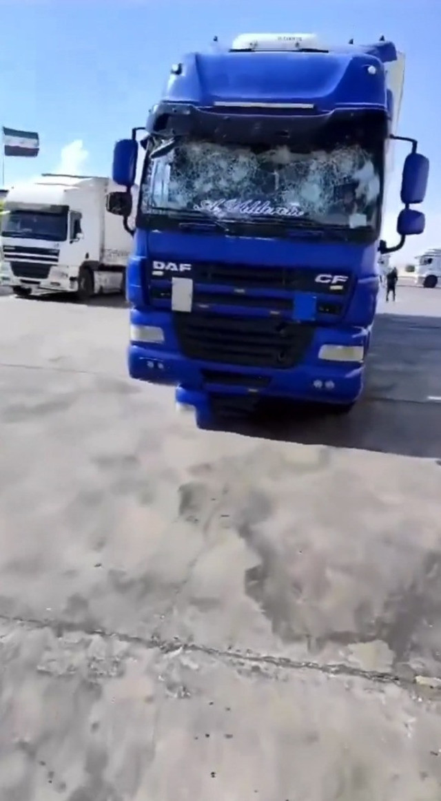 Suriye'de saldırıya uğrayan tır şoförleri Türkiye'de - Resim : 1