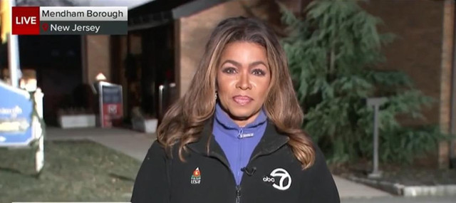 ABD'deki canlı yayında dikkat çeken anlar! Gökyüzünde parlayan cismin ne olduğunu kimse bilmiyor - Resim : 1