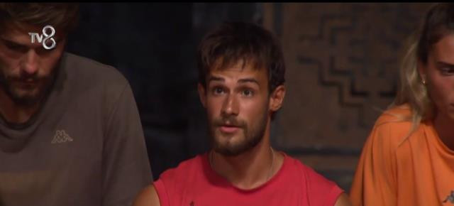 Survivor adası karıştı! Sopalar havada uçuştu! - Resim : 3