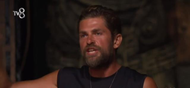 Survivor adası karıştı! Sopalar havada uçuştu! - Resim : 2