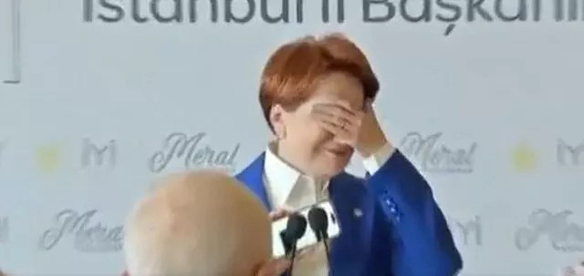 Meral Akşener kürsüde gözyaşlarını tutamadı! Sürpriz yapıp telefonu çıkardı ama… - Resim : 4