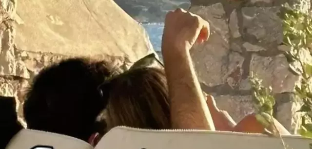 Doğukan Güngör ve Aleyna Kalaycıoğlu şezlongta samimi halde yakalandı! - Resim : 1