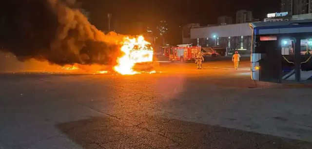 Seferler durduruldu... İsrail'de 3 otobüste peş peşe patlama! - Resim : 1