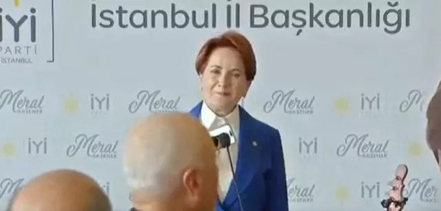 Meral Akşener kürsüde gözyaşlarını tutamadı! Sürpriz yapıp telefonu çıkardı ama… - Resim : 2