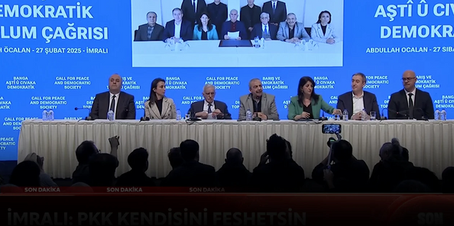 Yıllar sonra gelen Öcalan fotoğrafı... İmralı Heyeti dışındaki 3 isim kim? - Resim : 1