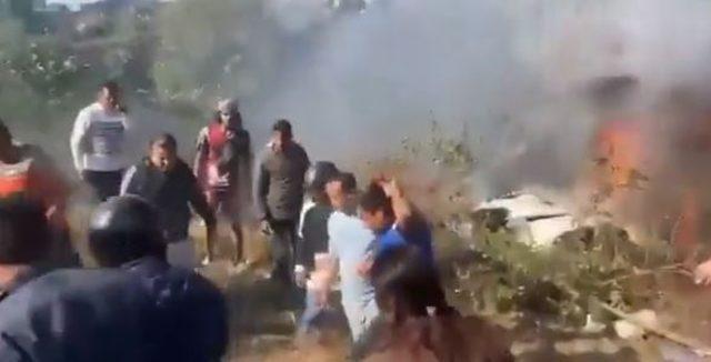 72 kişiyi taşıyan yolcu uçağı piste düşüp alev aldı! İlk görüntüler geldi: Kurtulan olmadı... - Resim : 4