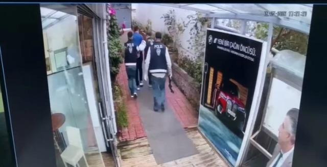 'Çirkinler çetesi' çökertildi! Dikkat çeken 'Ece Ronay' detayı - Resim : 1